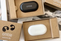 ambie是外耳夹式蓝牙耳机