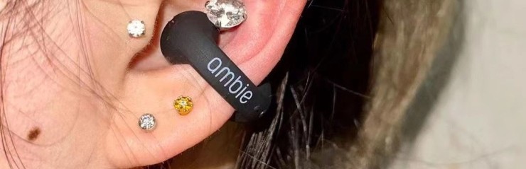 ambie是外耳夹式蓝牙耳机