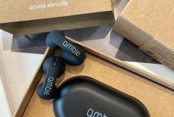 ambie是外耳夹式蓝牙耳机